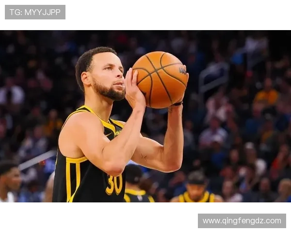 本赛季无球跑位接库里挡拆，汤普森三分更高效